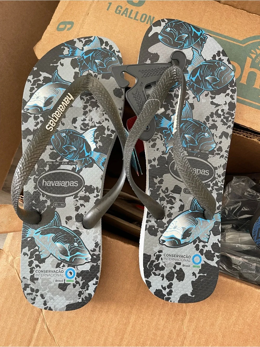 Mens Havaianas Mens Flip Flops Blue/Black/Gray Fish Size 13 NEW WITH TAGS